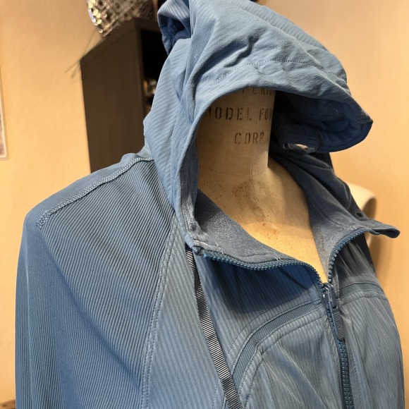 Lululemon Jacket Women Size 8 Green Hooded Lined Performance Full Zip Gym - Picture 3 of 10